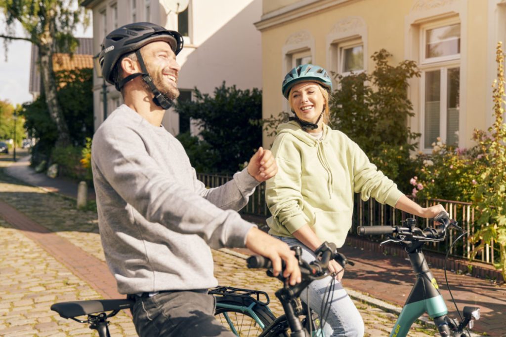 Lachende Fahrradfahrer